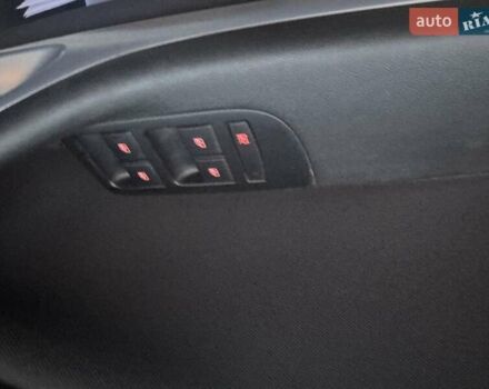 Белый Опель Зафира, объемом двигателя 1.96 л и пробегом 255 тыс. км за 11900 $, фото 12 на Automoto.ua