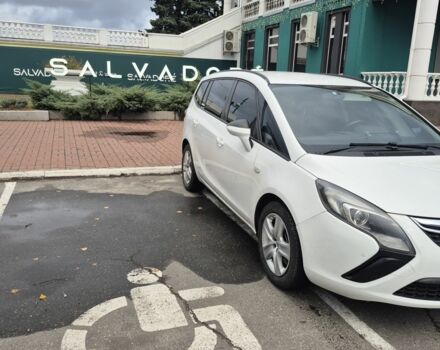 Белый Опель Зафира, объемом двигателя 2 л и пробегом 135 тыс. км за 8999 $, фото 2 на Automoto.ua