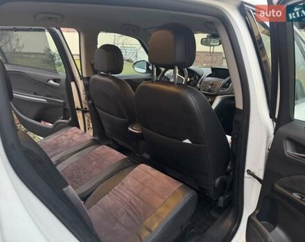 Белый Опель Зафира, объемом двигателя 1.96 л и пробегом 255 тыс. км за 11900 $, фото 6 на Automoto.ua