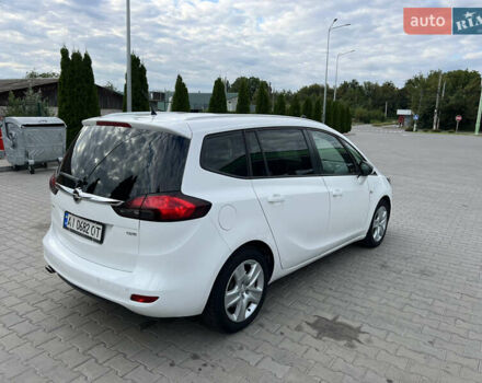 Білий Опель Зафіра, об'ємом двигуна 2 л та пробігом 243 тис. км за 8750 $, фото 4 на Automoto.ua