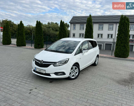 Білий Опель Зафіра, об'ємом двигуна 2 л та пробігом 243 тис. км за 8750 $, фото 3 на Automoto.ua