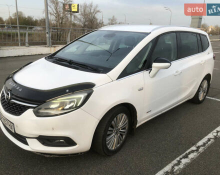 Белый Опель Зафира, объемом двигателя 1.6 л и пробегом 243 тыс. км за 11800 $, фото 1 на Automoto.ua