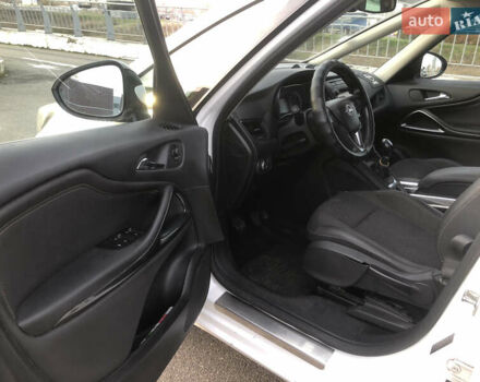 Белый Опель Зафира, объемом двигателя 1.6 л и пробегом 243 тыс. км за 11800 $, фото 6 на Automoto.ua