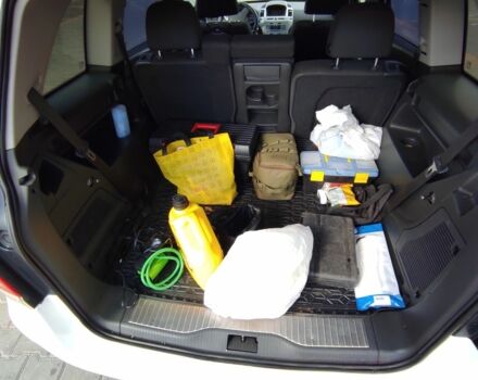 Белый Опель Зафира, объемом двигателя 0 л и пробегом 300 тыс. км за 5000 $, фото 7 на Automoto.ua