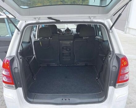 Белый Опель Зафира, объемом двигателя 1.6 л и пробегом 198 тыс. км за 5750 $, фото 3 на Automoto.ua