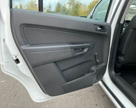 Опель Зафира 2011 в Кривом Роге на Automoto.ua Белый Опель Зафира, объемом двигателя 1.6 л и пробегом 244 тыс. км за 6799 $, фото 10 на Automoto.ua