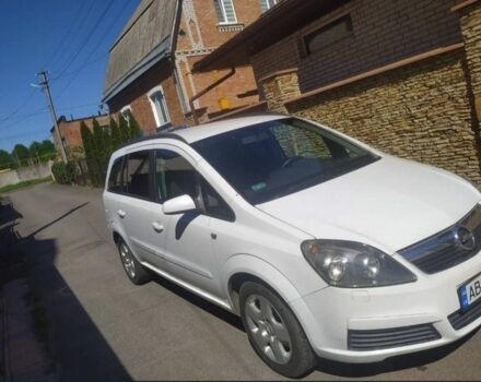 Белый Опель Зафира, объемом двигателя 1.9 л и пробегом 260 тыс. км за 4250 $, фото 1 на Automoto.ua