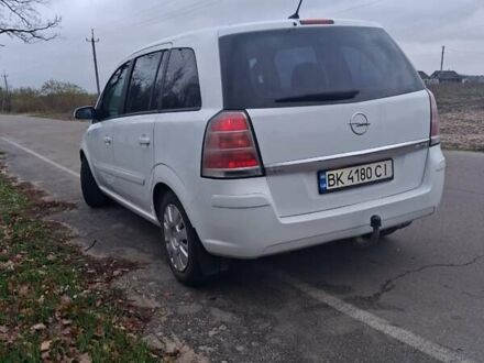 Белый Опель Зафира, объемом двигателя 1.9 л и пробегом 335 тыс. км за 5400 $, фото 1 на Automoto.ua