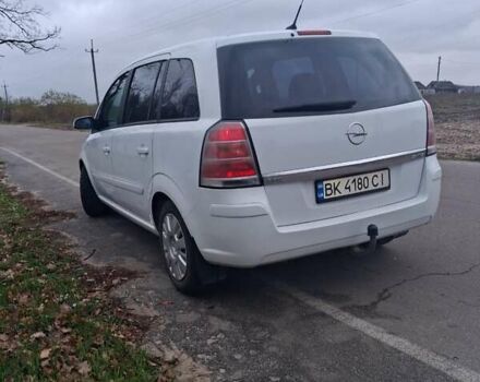 Белый Опель Зафира, объемом двигателя 1.9 л и пробегом 335 тыс. км за 5400 $, фото 1 на Automoto.ua