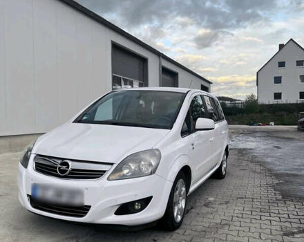 Белый Опель Зафира, объемом двигателя 1.6 л и пробегом 205 тыс. км за 5500 $, фото 1 на Automoto.ua