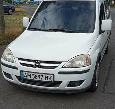 Белый Опель Зафира, объемом двигателя 1.7 л и пробегом 310 тыс. км за 4700 $, фото 1 на Automoto.ua