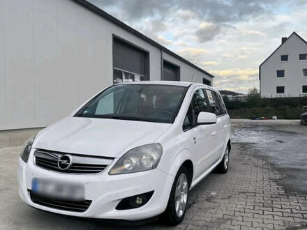 Белый Опель Зафира, объемом двигателя 1.6 л и пробегом 205 тыс. км за 4950 $, фото 1 на Automoto.ua
