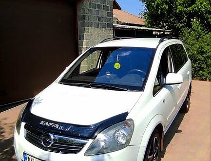 Белый Опель Зафира, объемом двигателя 1.6 л и пробегом 253 тыс. км за 5999 $, фото 1 на Automoto.ua