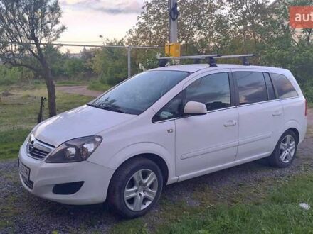 Белый Опель Зафира, объемом двигателя 1.7 л и пробегом 184 тыс. км за 7200 $, фото 1 на Automoto.ua