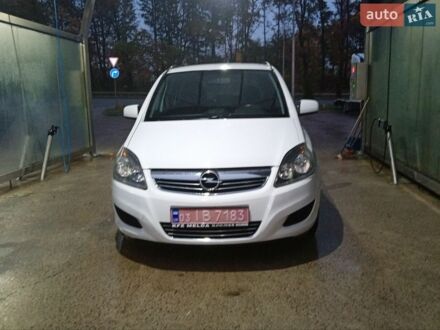 Белый Опель Зафира, объемом двигателя 1.6 л и пробегом 235 тыс. км за 6500 $, фото 1 на Automoto.ua