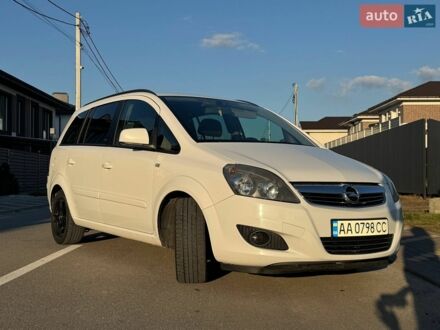 Білий Опель Зафіра, об'ємом двигуна 1.8 л та пробігом 236 тис. км за 8000 $, фото 1 на Automoto.ua