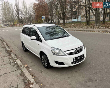 Белый Опель Зафира, объемом двигателя 1.6 л и пробегом 186 тыс. км за 9100 $, фото 1 на Automoto.ua