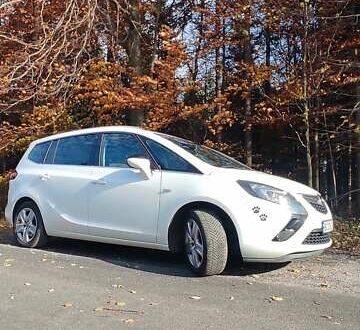 Белый Опель Зафира, объемом двигателя 2 л и пробегом 281 тыс. км за 9800 $, фото 1 на Automoto.ua