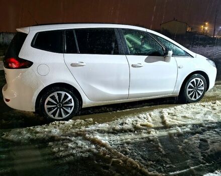 Белый Опель Зафира, объемом двигателя 2 л и пробегом 270 тыс. км за 9000 $, фото 1 на Automoto.ua