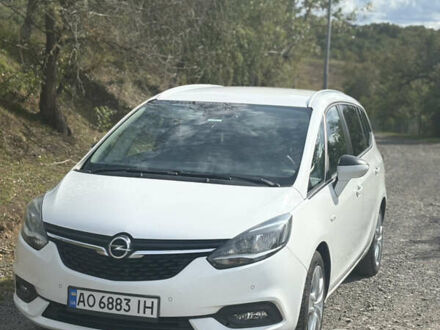 Белый Опель Зафира, объемом двигателя 2 л и пробегом 245 тыс. км за 10999 $, фото 1 на Automoto.ua