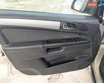 Опель Зафира 2005 в Львове на Automoto.ua Бежевый Опель Зафира, объемом двигателя 1.6 л и пробегом 215 тыс. км за 4999 $, фото 32 на Automoto.ua