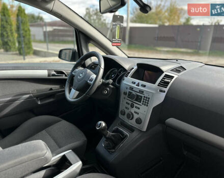 Бежевый Опель Зафира, объемом двигателя 1.8 л и пробегом 261 тыс. км за 6900 $, фото 48 на Automoto.ua