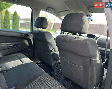 Бежевый Опель Зафира, объемом двигателя 1.8 л и пробегом 261 тыс. км за 6900 $, фото 44 на Automoto.ua