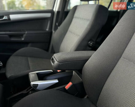 Бежевый Опель Зафира, объемом двигателя 1.8 л и пробегом 261 тыс. км за 6900 $, фото 27 на Automoto.ua