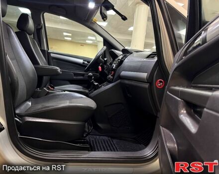 Бежевый Опель Зафира, объемом двигателя 1.8 л и пробегом 251 тыс. км за 6700 $, фото 5 на Automoto.ua