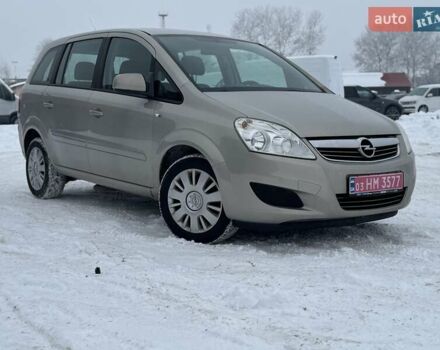 Бежевый Опель Зафира, объемом двигателя 1.6 л и пробегом 206 тыс. км за 5600 $, фото 1 на Automoto.ua