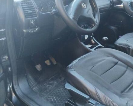 Черный Опель Зафира, объемом двигателя 2 л и пробегом 349 тыс. км за 3999 $, фото 4 на Automoto.ua