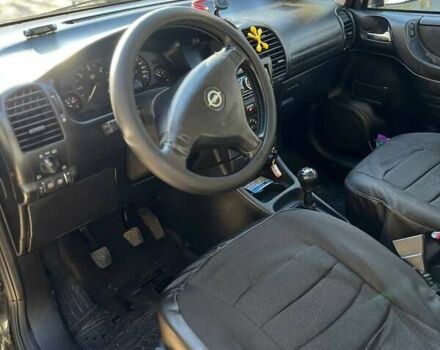 Черный Опель Зафира, объемом двигателя 2 л и пробегом 349 тыс. км за 3999 $, фото 17 на Automoto.ua