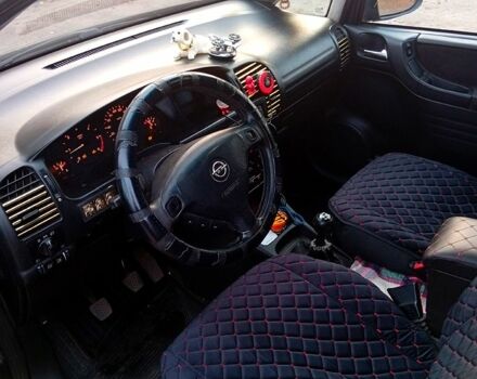 Чорний Опель Зафіра, об'ємом двигуна 2 л та пробігом 354 тис. км за 4000 $, фото 2 на Automoto.ua