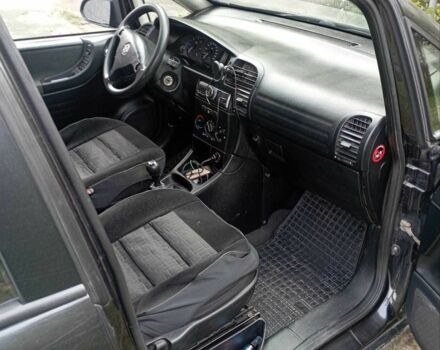 Чорний Опель Зафіра, об'ємом двигуна 2 л та пробігом 245 тис. км за 2613 $, фото 3 на Automoto.ua