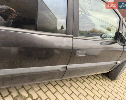 Черный Опель Зафира, объемом двигателя 2.2 л и пробегом 300 тыс. км за 1700 $, фото 7 на Automoto.ua