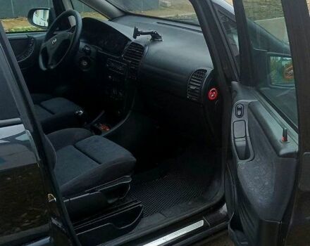 Черный Опель Зафира, объемом двигателя 1.8 л и пробегом 320 тыс. км за 3950 $, фото 7 на Automoto.ua