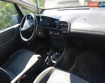 Черный Опель Зафира, объемом двигателя 1.8 л и пробегом 210 тыс. км за 4000 $, фото 2 на Automoto.ua