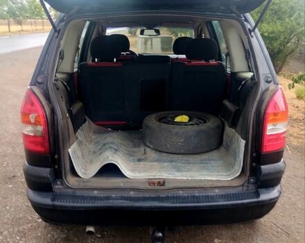 Черный Опель Зафира, объемом двигателя 1.6 л и пробегом 321 тыс. км за 3700 $, фото 12 на Automoto.ua