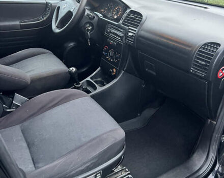 Черный Опель Зафира, объемом двигателя 2.2 л и пробегом 342 тыс. км за 4299 $, фото 26 на Automoto.ua