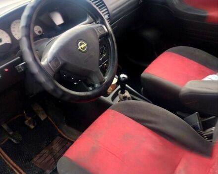 Черный Опель Зафира, объемом двигателя 1.6 л и пробегом 321 тыс. км за 3700 $, фото 10 на Automoto.ua