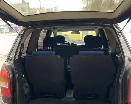 Черный Опель Зафира, объемом двигателя 2.2 л и пробегом 359 тыс. км за 3399 $, фото 5 на Automoto.ua