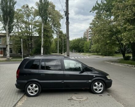 Чорний Опель Зафіра, об'ємом двигуна 2 л та пробігом 200 тис. км за 1950 $, фото 3 на Automoto.ua