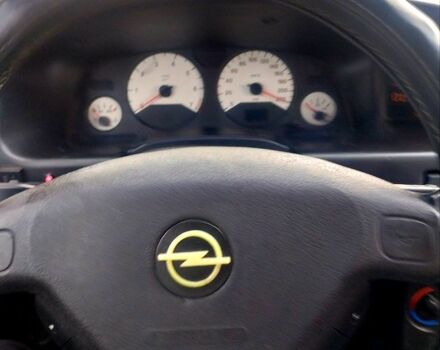 Черный Опель Зафира, объемом двигателя 1.6 л и пробегом 321 тыс. км за 3700 $, фото 7 на Automoto.ua