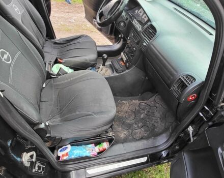 Черный Опель Зафира, объемом двигателя 2 л и пробегом 1 тыс. км за 3800 $, фото 4 на Automoto.ua