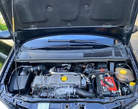 Чорний Опель Зафіра, об'ємом двигуна 2 л та пробігом 355 тис. км за 4000 $, фото 11 на Automoto.ua