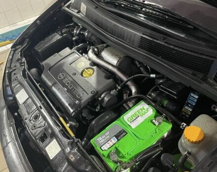 Черный Опель Зафира, объемом двигателя 2 л и пробегом 200 тыс. км за 1100 $, фото 2 на Automoto.ua