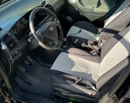 Черный Опель Зафира, объемом двигателя 2.2 л и пробегом 298 тыс. км за 3600 $, фото 10 на Automoto.ua