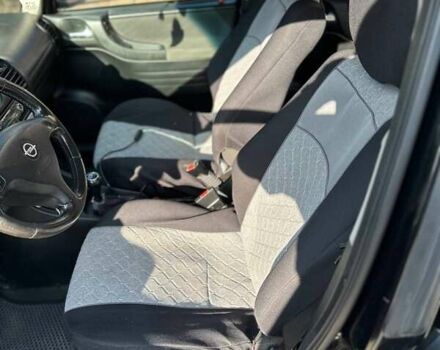 Черный Опель Зафира, объемом двигателя 2.2 л и пробегом 298 тыс. км за 3600 $, фото 13 на Automoto.ua