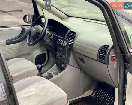 Чорний Опель Зафіра, об'ємом двигуна 2 л та пробігом 250 тис. км за 2999 $, фото 21 на Automoto.ua