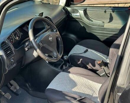 Черный Опель Зафира, объемом двигателя 2.2 л и пробегом 298 тыс. км за 3600 $, фото 9 на Automoto.ua